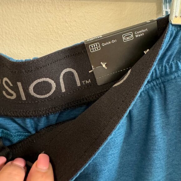 NWT Xersion Quick Dry Shorts.  Size Small - Picture 4 of 5